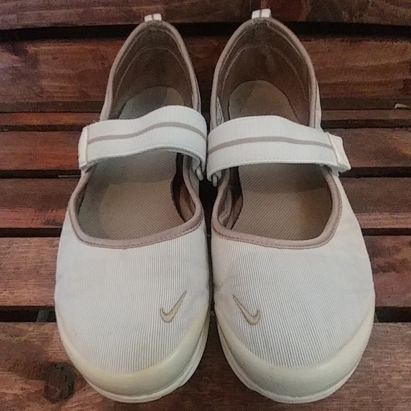 nike mary jane flats
